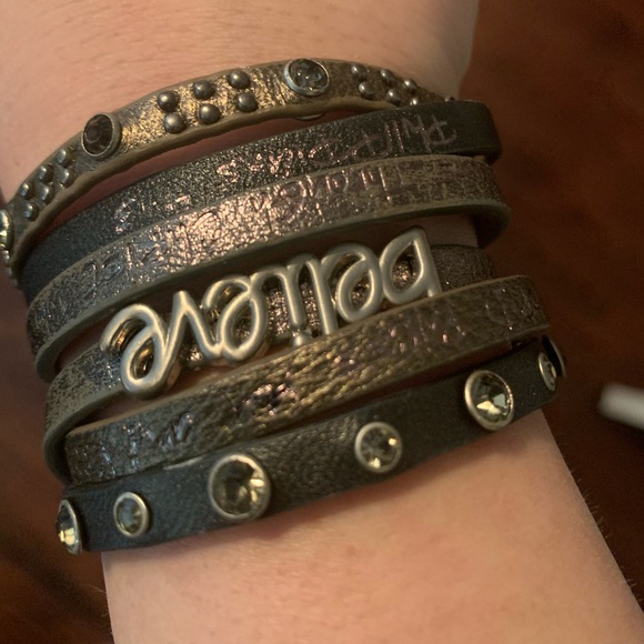 ✨🎀 BELIEVE strappy Leather CUFF bracelet… jewels bling shimmer snaps EUC - Picture 1 of 2